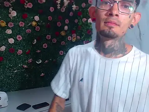 Snapshot of Boy_tatto77 chatting on May 2026 03:40:01 PM Boy tatto77 online show from May 2026 03:40:01 PM