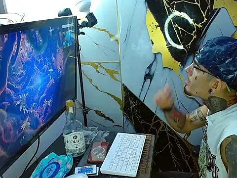 Snapshot of Boy_tatto77 chatting on June 2026 11:44:02 AM Boy tatto77 online show from June 2026 11:44:02 AM