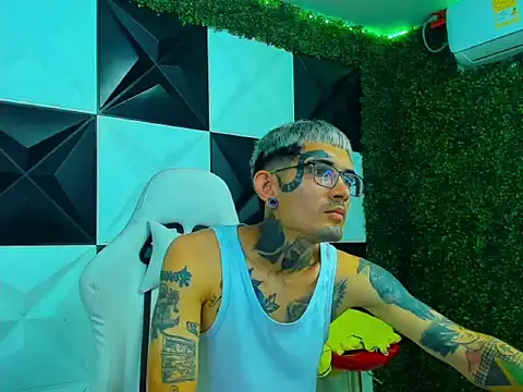 Boy tatto77 online show from February 2026 05:46:02 PM