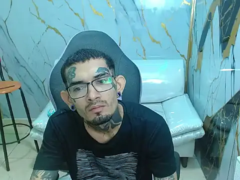 Snapshot of Boy_tatto77 chatting on May 2026 12:20:01 PM Boy tatto77 online show from May 2026 12:20:01 PM
