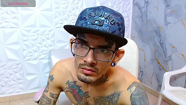 Boy tatto77 online show from April 2026 02:35:01 PM