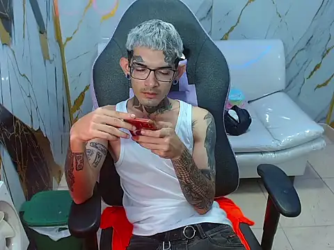 Boy tatto77 online show from February 2026 03:55:01 PM