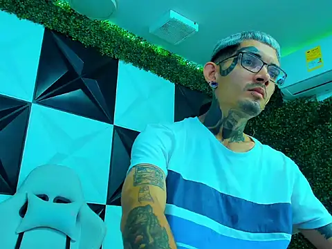 Boy tatto77 online show from February 2026 05:56:02 PM