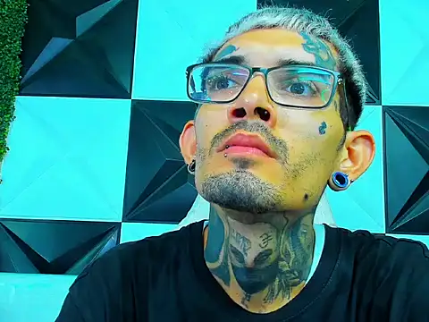 Boy tatto77 online show from February 2026 07:16:01 PM