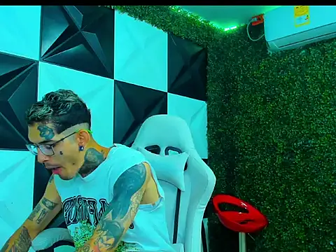 Boy tatto77 online show from March 2026 01:37:01 PM