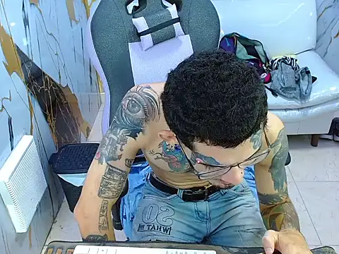Snapshot of Boy_tatto77 chatting on June 2026 12:27:01 PM Boy tatto77 online show from June 2026 12:27:01 PM