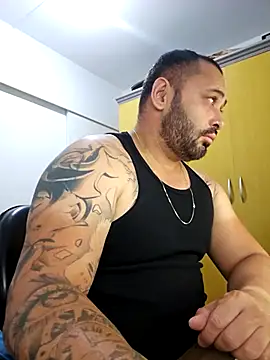 Snapshot of drlluis chatting on December 2025 09:31:01 PM drlluis online show from December 2025 09:31:01 PM