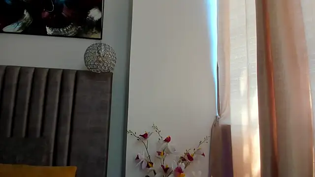 GahiaBelucci online show from May 2026 05:38:02 PM