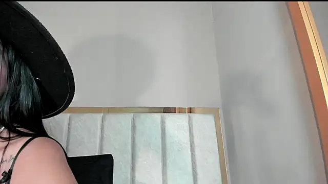 GahiaBelucci online show from April 2026 06:14:01 PM