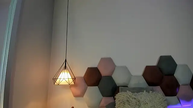 GahiaBelucci online show from April 2026 06:08:02 PM