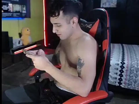 Snapshot of JustynAle2025 chatting on December 2025 10:45:02 PM JustynAle2025 online show from December 2025 10:45:02 PM