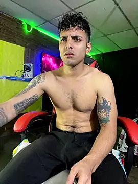 Snapshot of JustynAle2025 chatting on January 2026 03:43:02 AM JustynAle2025 online show from January 2026 03:43:02 AM