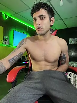 Snapshot of JustynAle2025 chatting on February 2026 04:07:01 PM JustynAle2025 online show from February 2026 04:07:01 PM