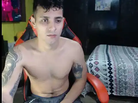 Snapshot of JustynAle2025 chatting on December 2025 09:29:01 PM JustynAle2025 online show from December 2025 09:29:01 PM