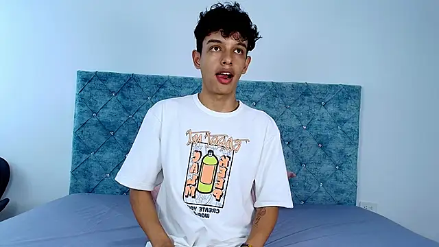 Snapshot of maxfrost_1 chatting on December 2025 07:16:02 PM maxfrost 1 online show from December 2025 07:16:02 PM