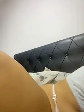 Nini  online show from April 2026 08:21:01 PM