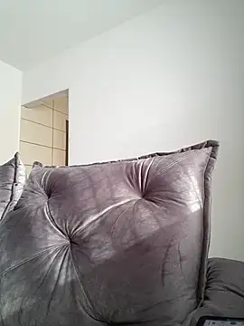 Nini  online show from April 2026 06:17:02 PM