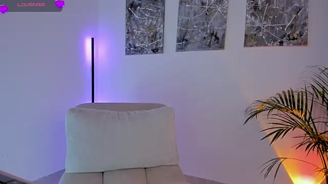 Nicollewest1 online show from May 2026 11:48:02 PM
