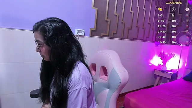 lia morel online show from December 2025 01:24:02 PM