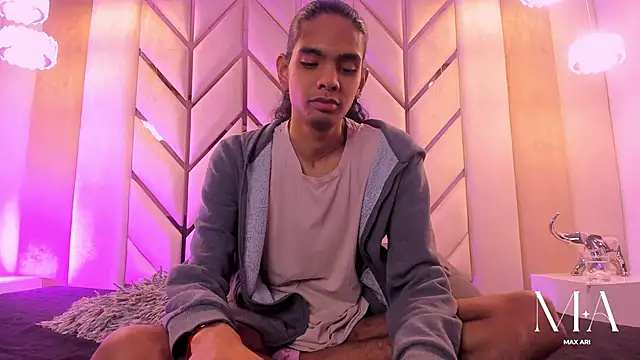 Max Ari online show from January 2026 03:43:02 AM