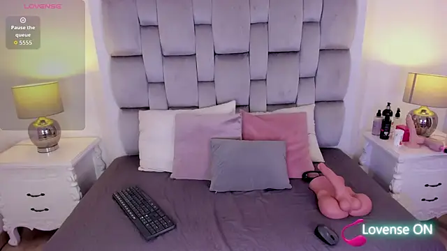 amber  ferrera online show from April 2026 07:40:02 PM