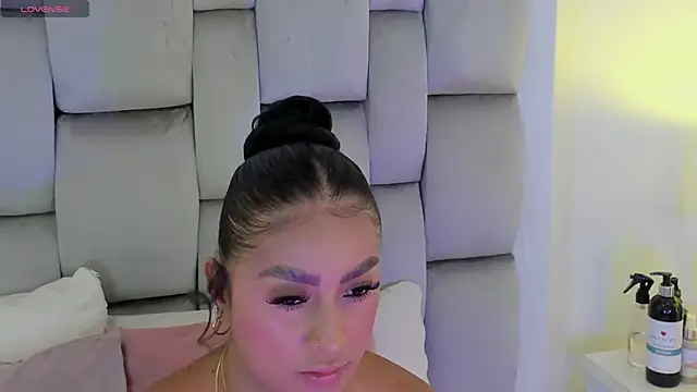 amber  ferrera online show from April 2026 07:41:02 PM