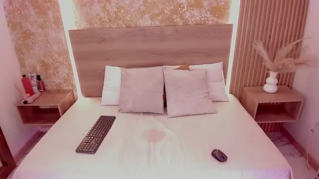 amber  ferrera online show from January 2026 07:45:01 PM