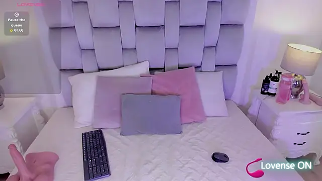 amber  ferrera online show from April 2026 07:48:02 PM