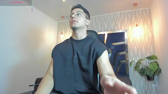 Noah Clarkk online show from April 2026 05:17:02 PM