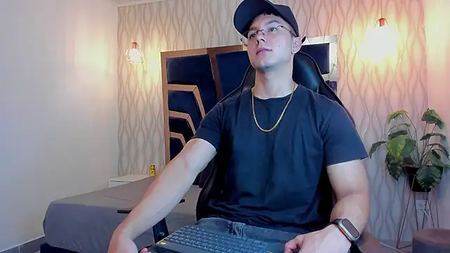 Noah Clarkk online show from March 2026 05:36:02 PM