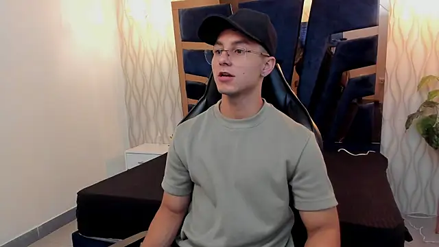 Noah Clarkk online show from April 2026 04:13:02 PM