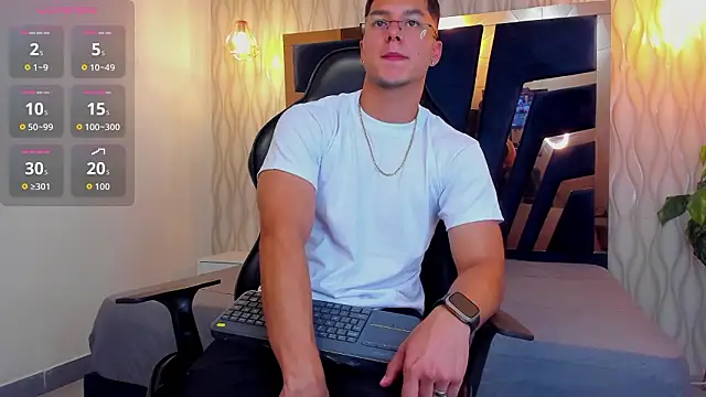 Noah Clarkk online show from March 2026 06:02:01 PM