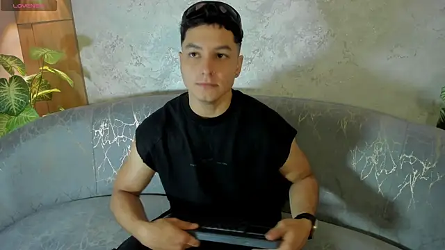 Snapshot of Noah_Clarkk chatting on June 2026 04:02:02 PM Noah Clarkk online show from June 2026 04:02:02 PM