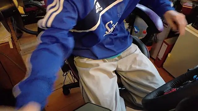 Gay-Versaut online show from April 2026 05:30:02 PM