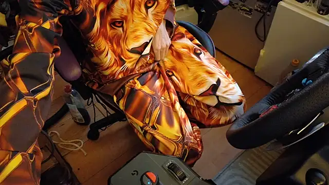 Gay-Versaut online show from May 2026 07:11:01 PM