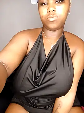 Snapshot of queen_serves chatting on December 2025 04:33:01 PM queen serves online show from December 2025 04:33:01 PM