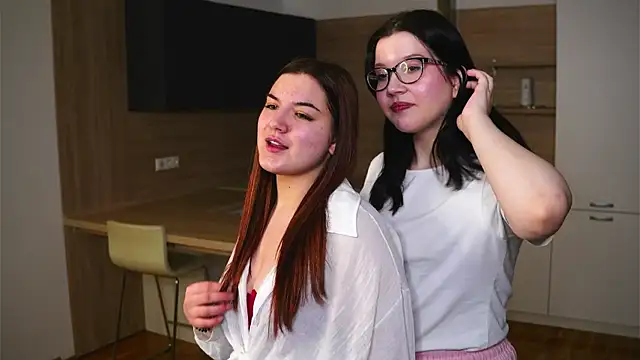 Snapshot of SallieSmestad chatting on December 2025 04:55:01 PM SallieSmestad online show from December 2025 04:55:01 PM