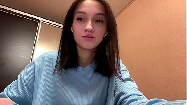 TinyLisa online show from December 2025 06:48:02 AM