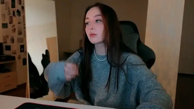 fallin lovee online show from December 2025 04:37:01 AM