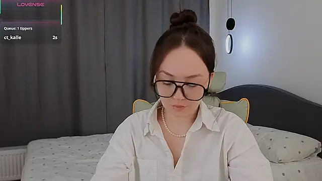 fallin lovee online show from March 2026 01:38:02 PM