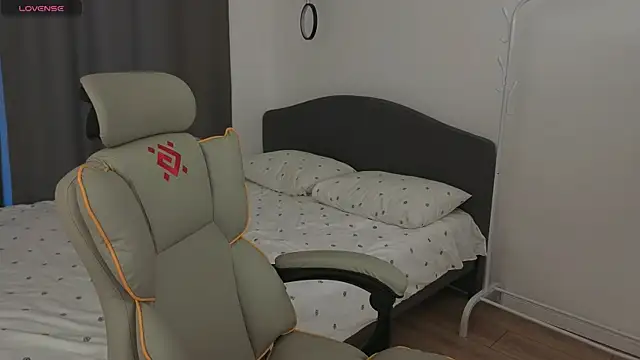 fallin lovee online show from March 2026 01:45:01 PM