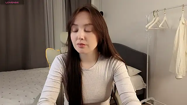 fallin lovee online show from February 2026 07:47:02 PM