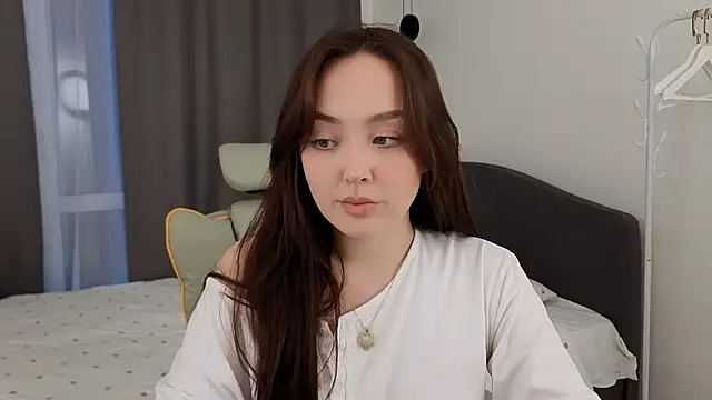 fallin lovee online show from March 2026 01:15:01 PM