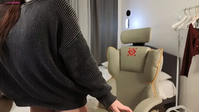 fallin lovee online show from February 2026 08:30:01 PM