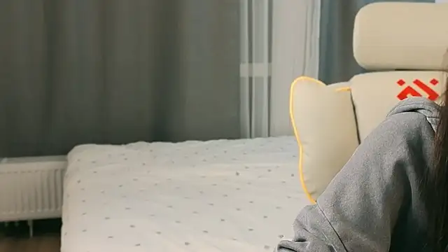 fallin lovee online show from February 2026 09:59:02 PM