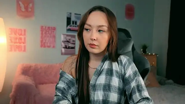 fallin lovee online show from February 2026 07:56:01 PM