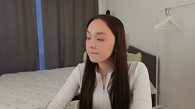 fallin lovee online show from March 2026 01:49:02 PM