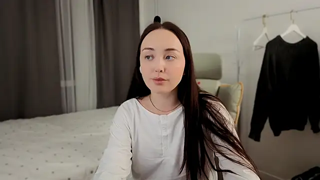 fallin lovee online show from February 2026 07:46:02 PM