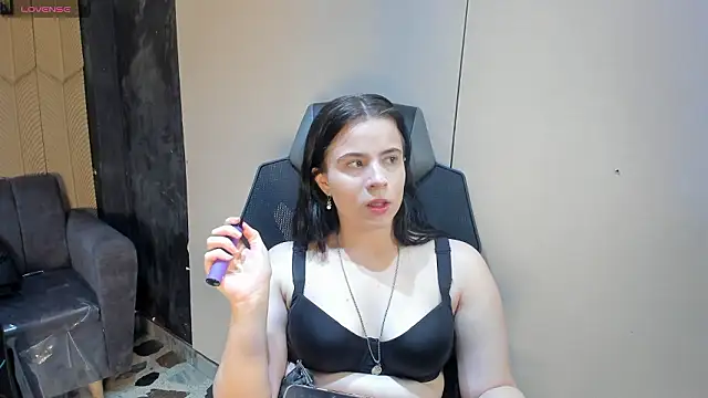 ChannelWhitee  online show from February 2026 08:40:02 PM