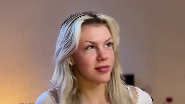 Snapshot of ScoobeDeDoo chatting on December 2025 06:24:01 AM ScoobeDeDoo online show from December 2025 06:24:01 AM